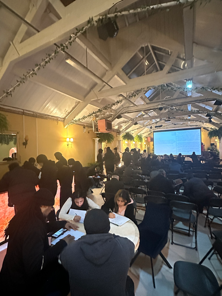 Plus de 150 membres se sont réunis dans le Hall of Mysteries, au siège de l’AROPL, pour la préparation et le lancement de cette campagne internationale débutant le 19 décembre 2025
