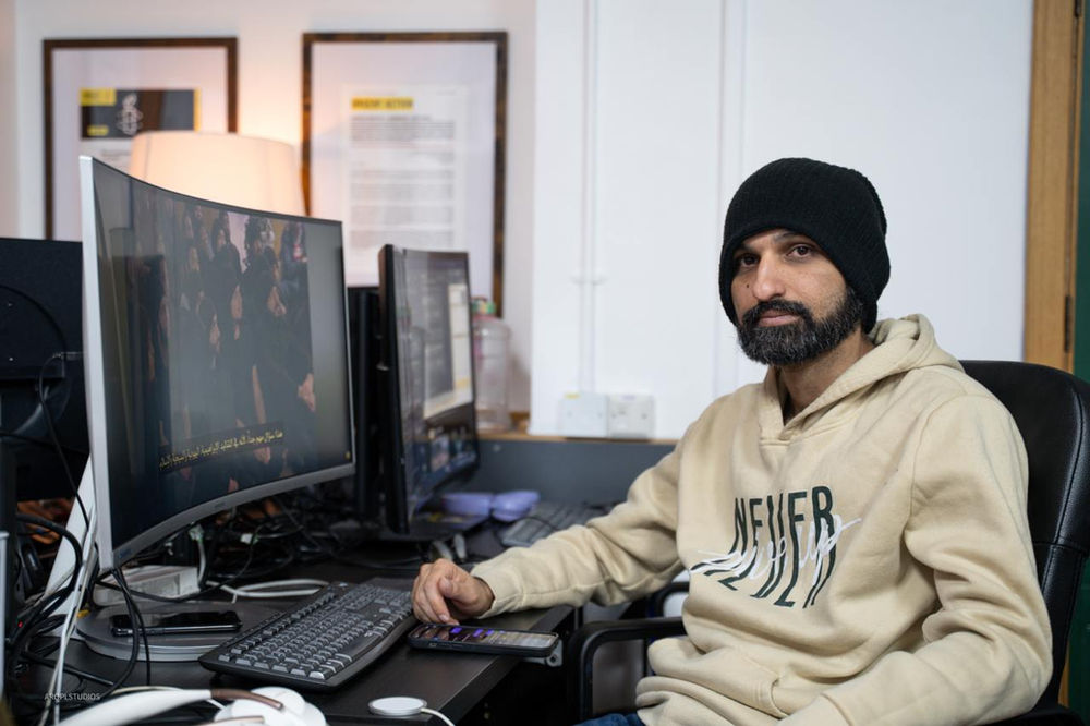 Tahir Abbas au travail dans les studios de l’AROPL