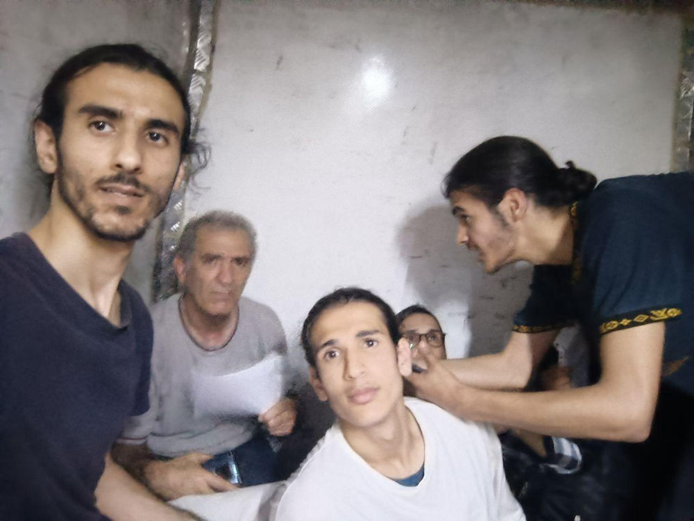 Hamidreza Yousefi avec sa famille avant leur emprisonnement au camp d’Izmir
