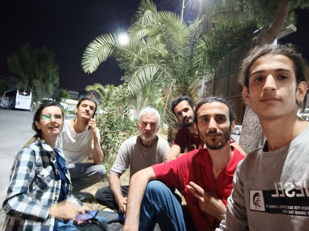 Hamidreza et sa famille dans la rue