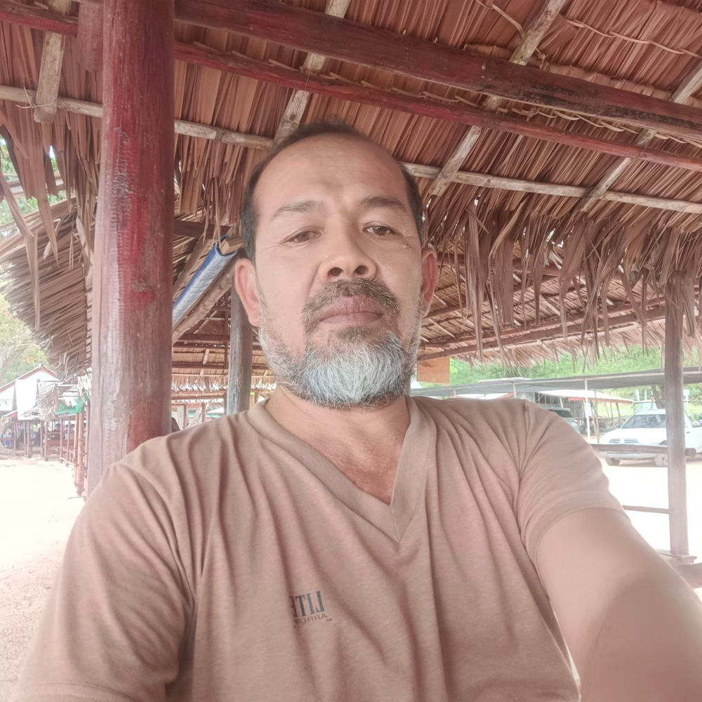 un croyant thaïlandais de l’AROPL fait un selfie