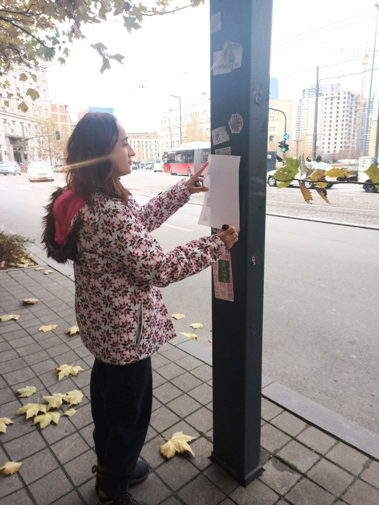 Turkish refugee spreads Ahmadi Religion of Peace and Light flyers in Serbia
