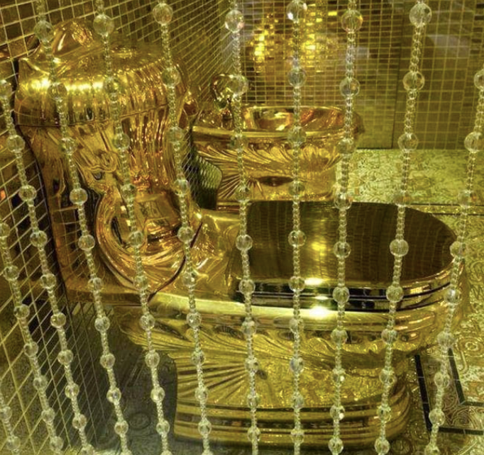 Le feu roi Abdallah d’Arabie saoudite a offert un siège de toilettes à sa fille en cadeau de mariage.