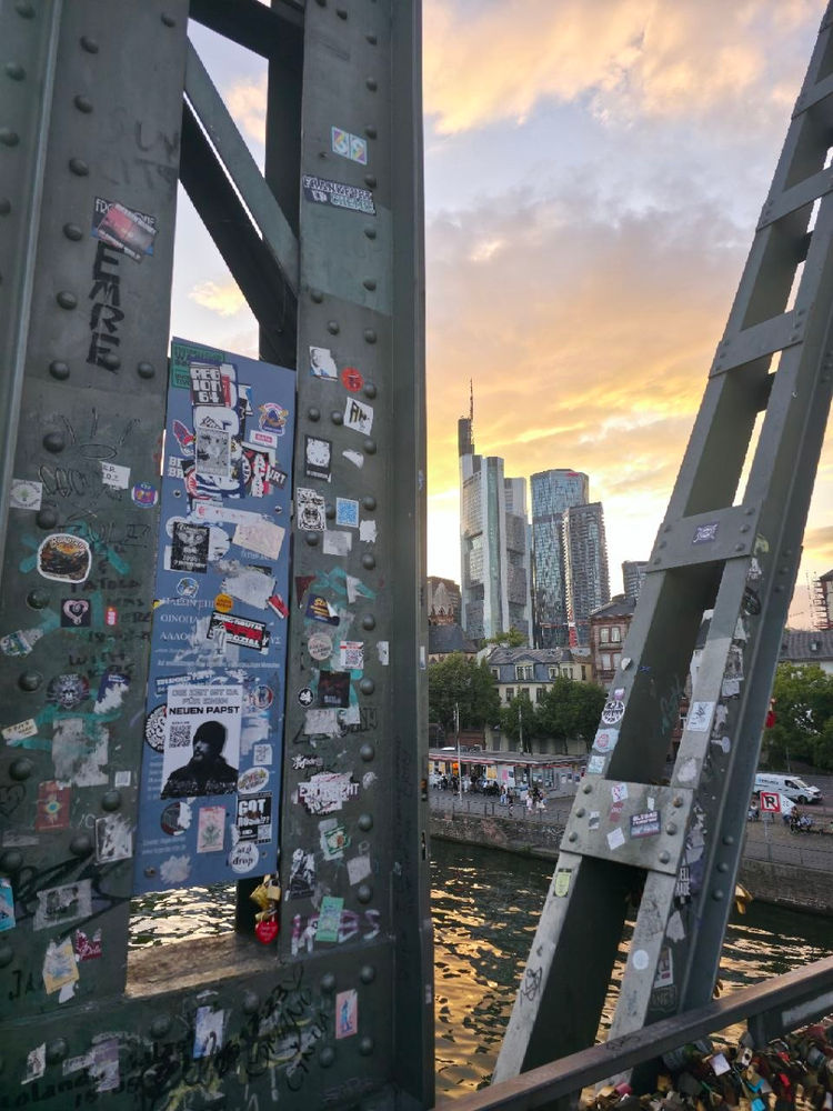 Francfort, en Allemagne, reçoit le message du « nouveau pape »