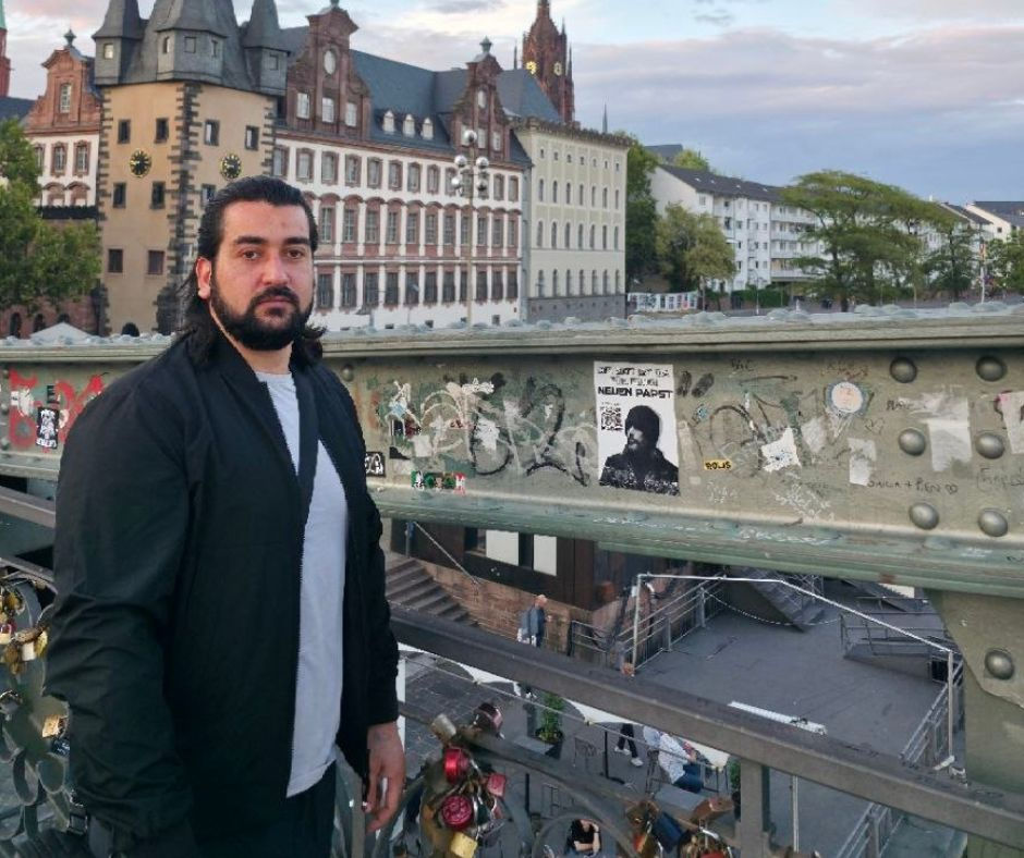 Francfort, en Allemagne, reçoit le message du « nouveau pape »