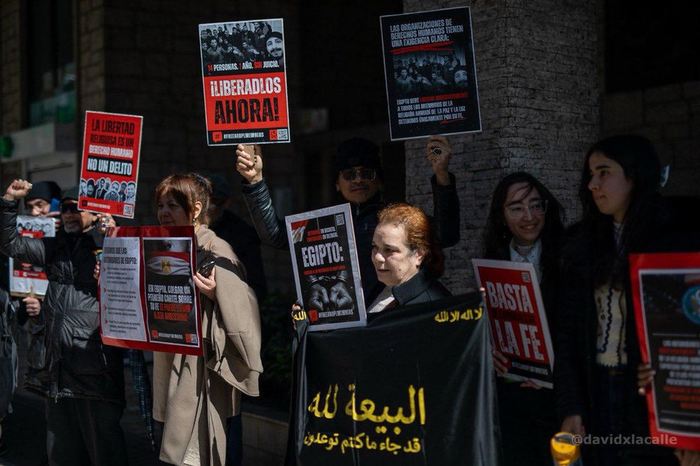 Des croyants manifestent devant l’ambassade d’Égypte en Espagne