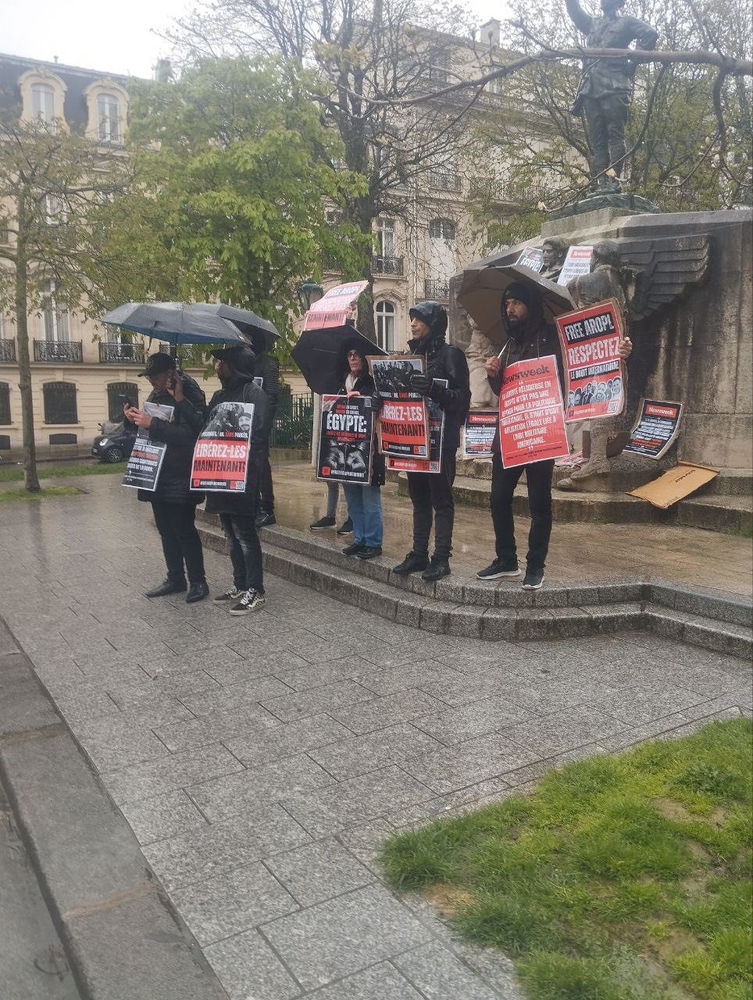 Des croyants manifestent devant l’ambassade d’Égypte en France
