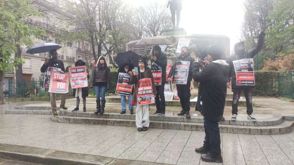 Des croyants manifestent devant l’ambassade d’Égypte en France
