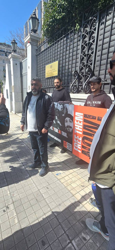 Des croyants manifestent devant l’ambassade d’Égypte en Grèce