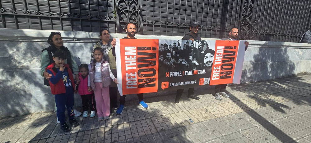 Des croyants manifestent devant l’ambassade d’Égypte en Grèce