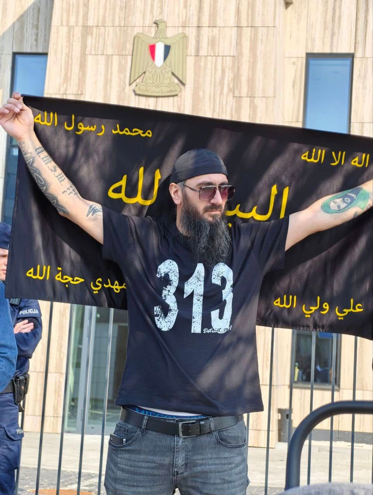 Des croyants manifestent devant l’ambassade d’Égypte en Pologne