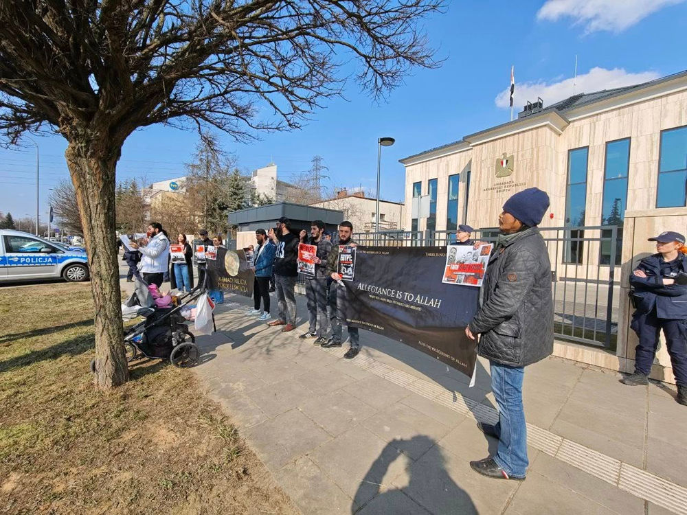 Des croyants manifestent devant l’ambassade d’Égypte en Pologne