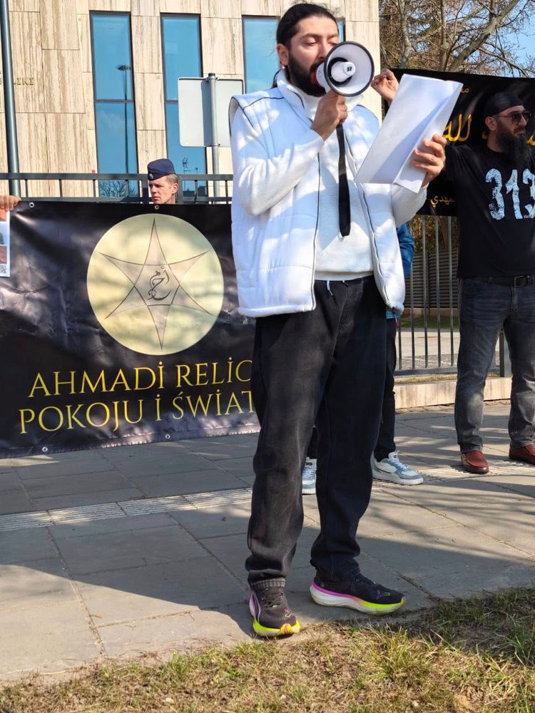 Des croyants manifestent devant l’ambassade d’Égypte en Pologne