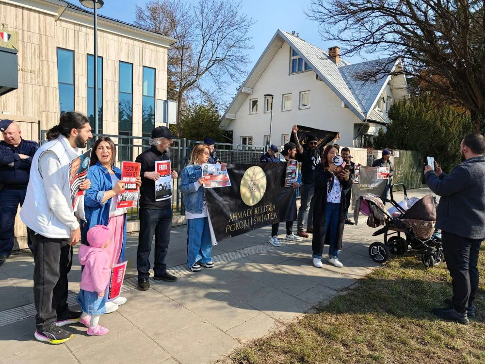 Des croyants manifestent devant l’ambassade d’Égypte en Pologne