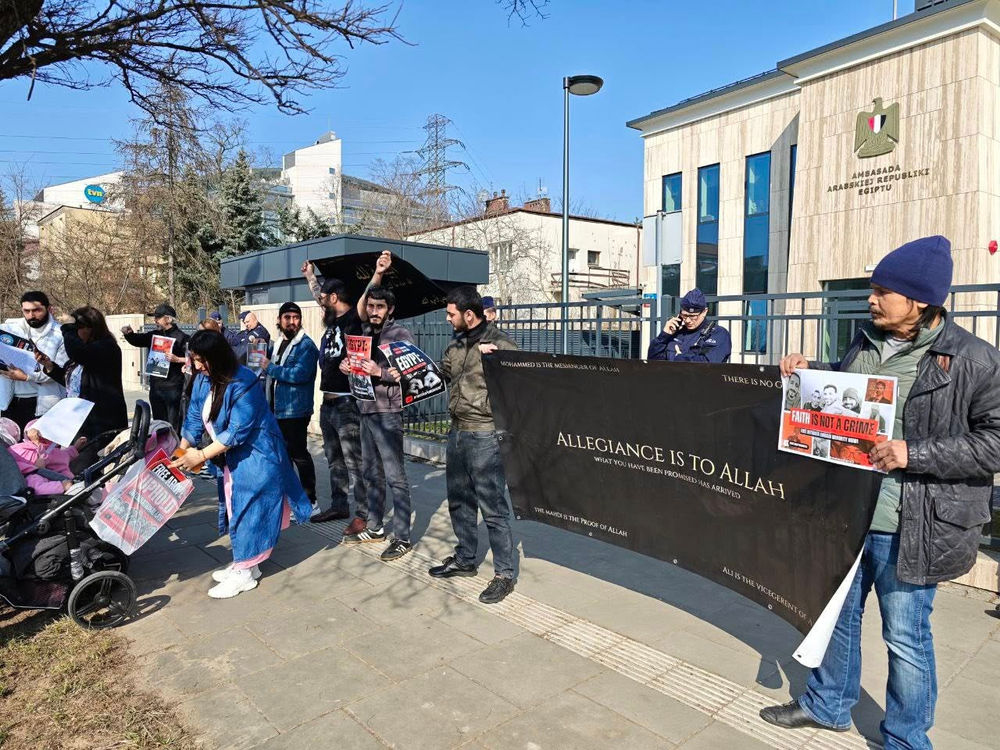 Des croyants manifestent devant l’ambassade d’Égypte en Pologne