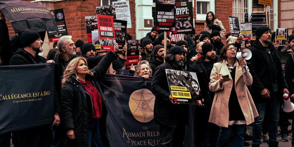 Des croyants manifestent devant l’ambassade d’Égypte au Royaume-Uni