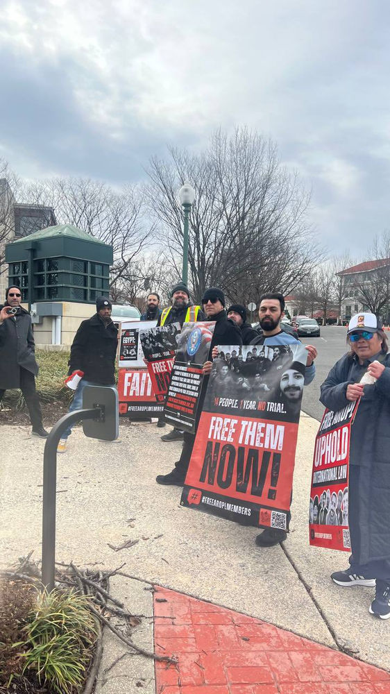 Des croyants manifestent devant l’ambassade d’Égypte en Amérique