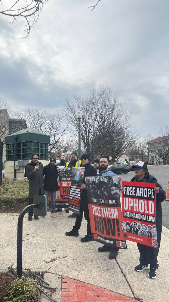 Des croyants manifestent devant l’ambassade d’Égypte en Amérique