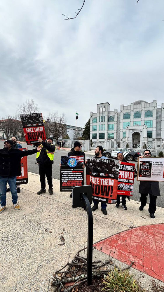 Des croyants manifestent devant l’ambassade d’Égypte en Amérique