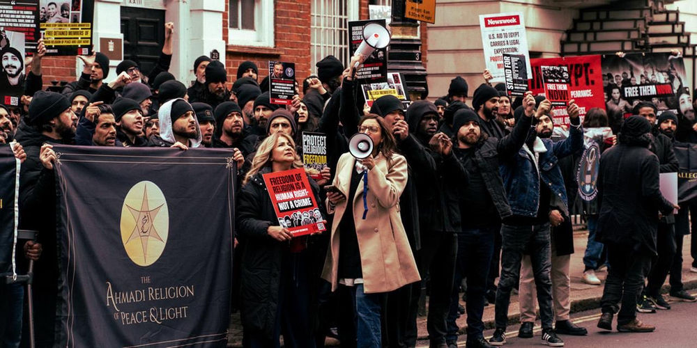 Des croyants manifestent devant l’ambassade d’Égypte au Royaume-Uni