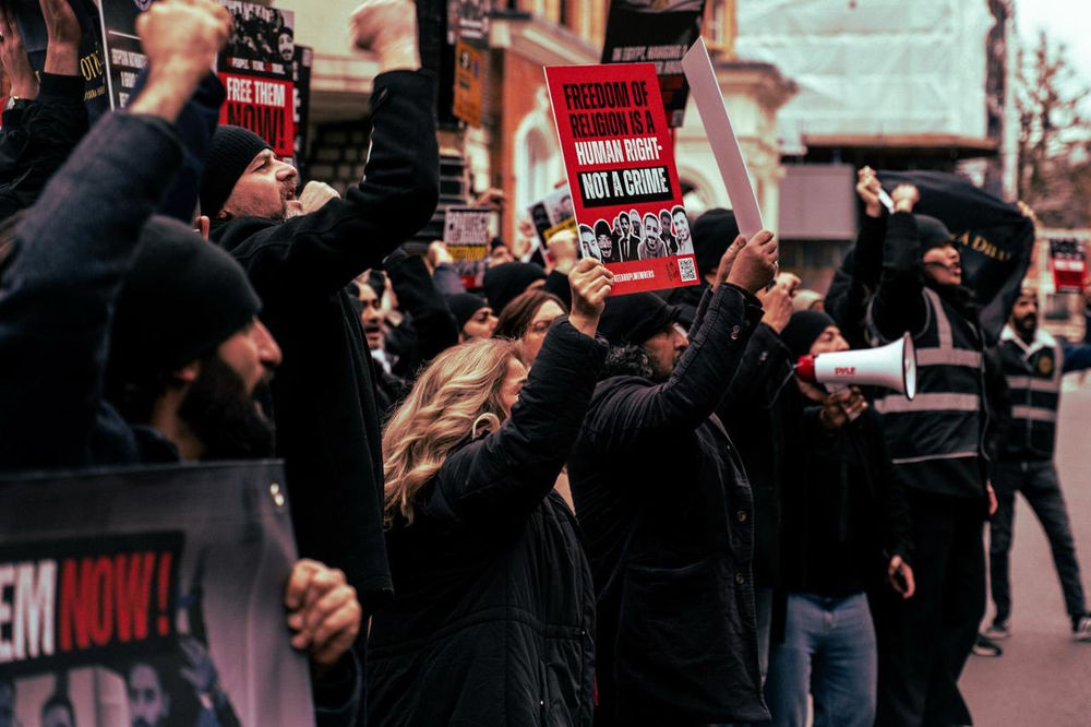 Des croyants manifestent devant l’ambassade d’Égypte au Royaume-Uni