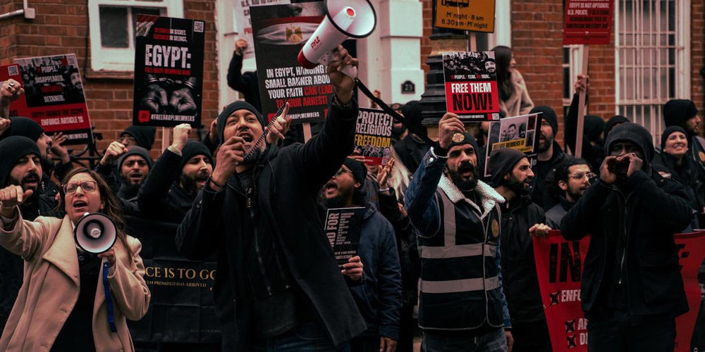 Des croyants manifestent devant l’ambassade d’Égypte au Royaume-Uni