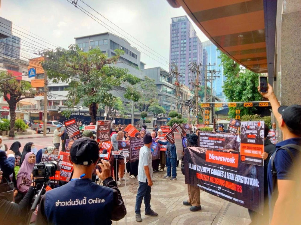 Des croyants manifestent devant l’ambassade d’Égypte en Thaïlande