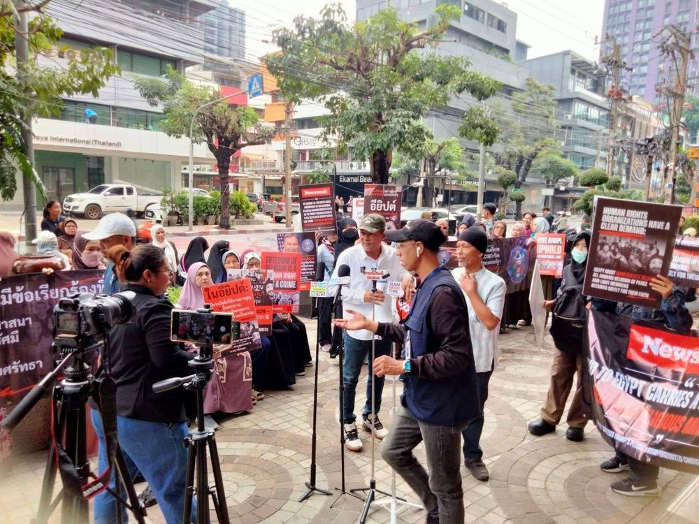 Des croyants manifestent devant l’ambassade d’Égypte en Thaïlande