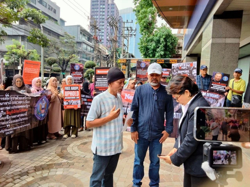 Des croyants manifestent devant l’ambassade d’Égypte en Thaïlande