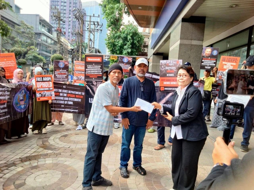 Des croyants manifestent devant l’ambassade d’Égypte en Thaïlande
