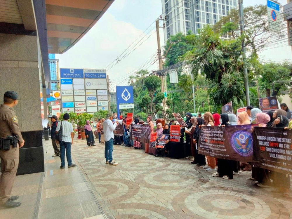 Des croyants manifestent devant l’ambassade d’Égypte en Thaïlande