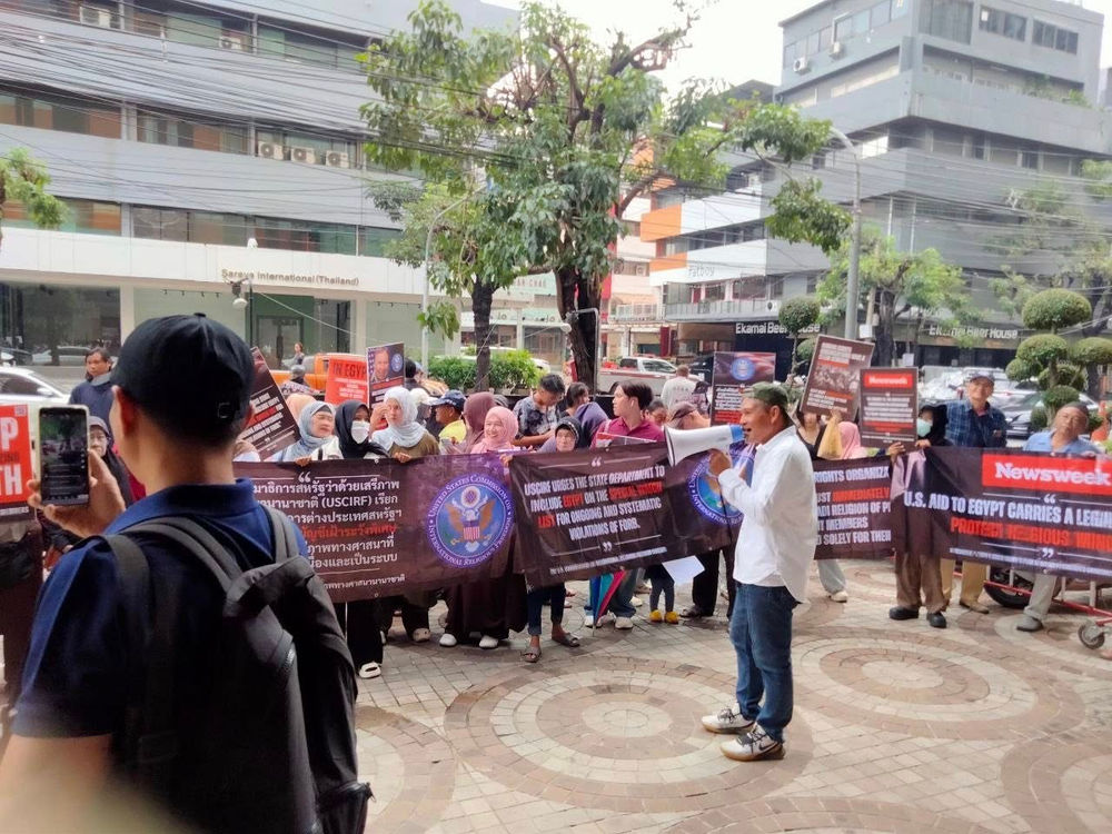 Des croyants manifestent devant l’ambassade d’Égypte en Thaïlande