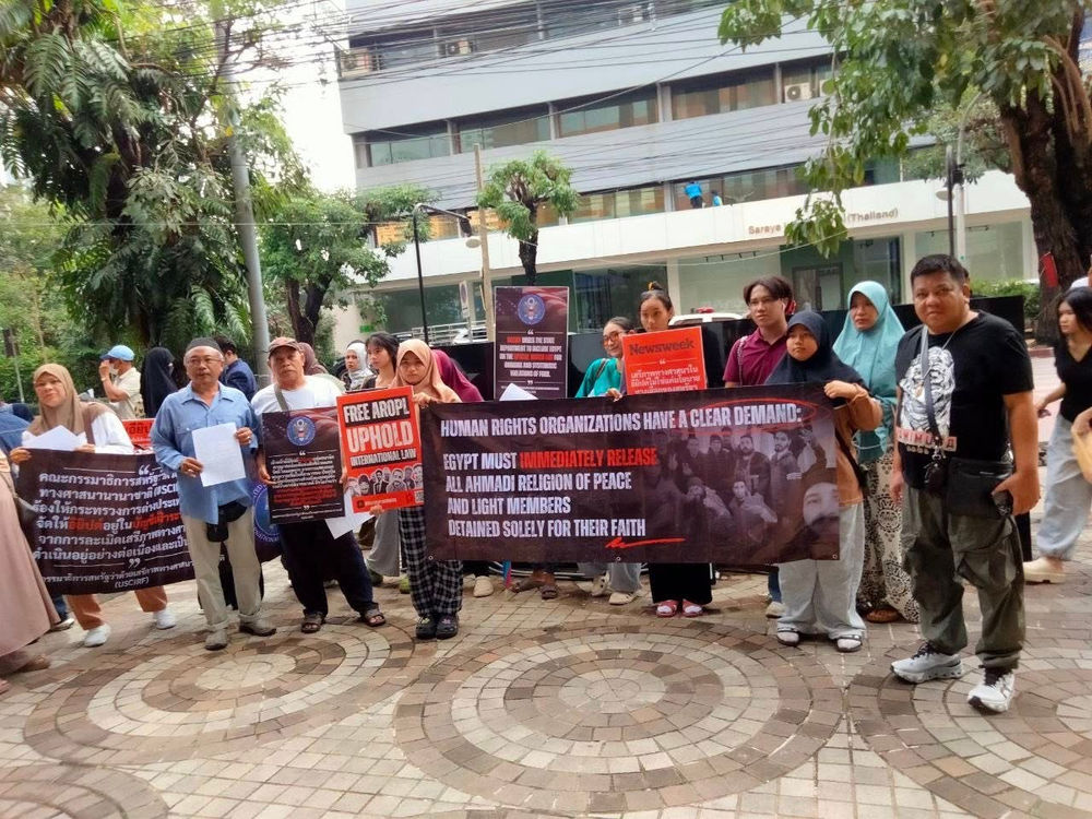 Des croyants manifestent devant l’ambassade d’Égypte en Thaïlande