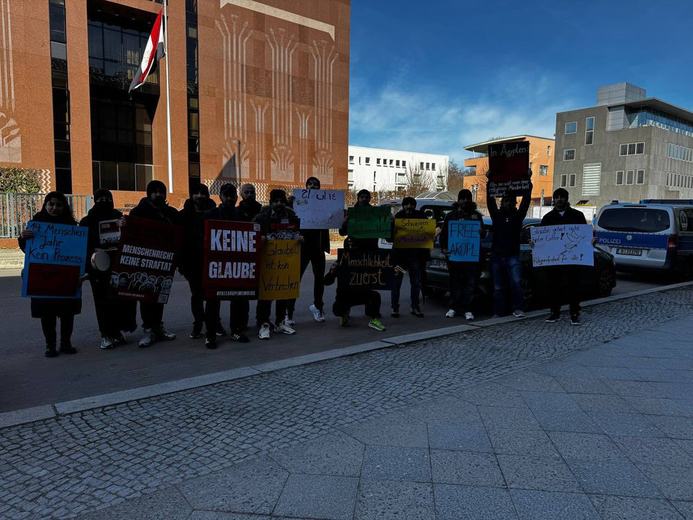 Des croyants manifestent devant l’ambassade d’Égypte en Allemagne