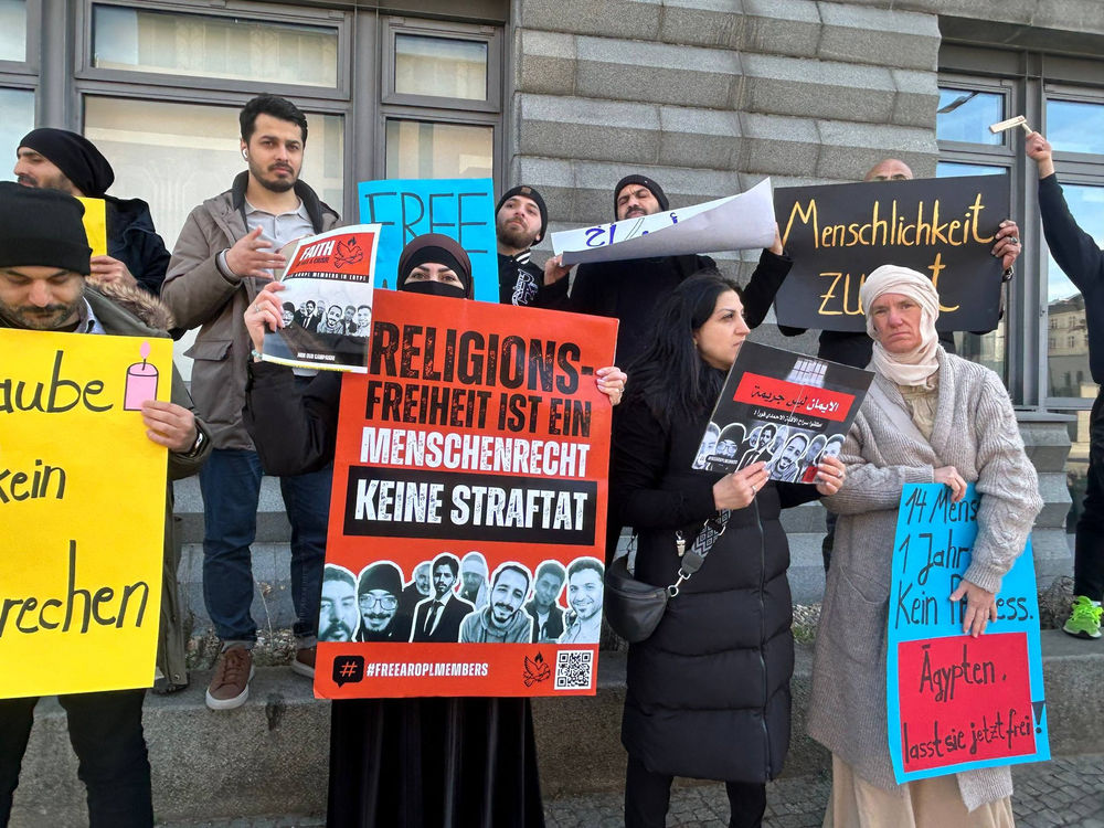 Des croyants manifestent devant l’ambassade d’Égypte en Allemagne