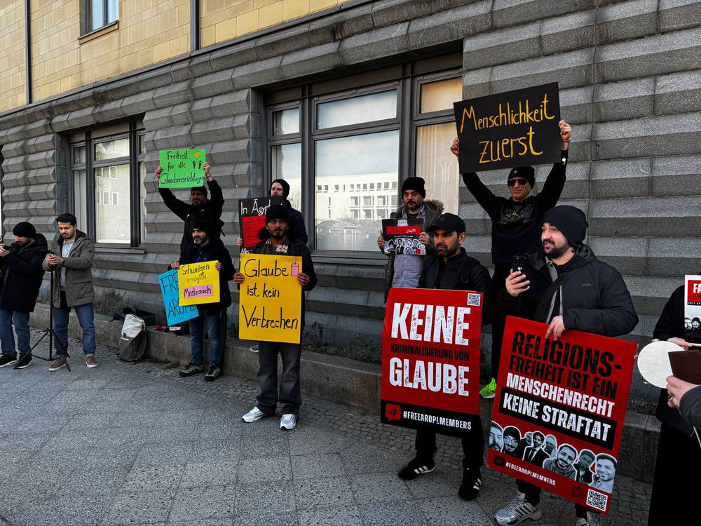 Des croyants manifestent devant l’ambassade d’Égypte en Allemagne