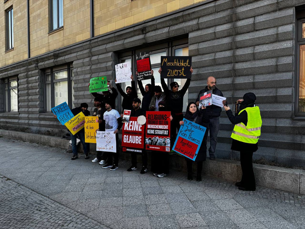 Des croyants manifestent devant l’ambassade d’Égypte en Allemagne
