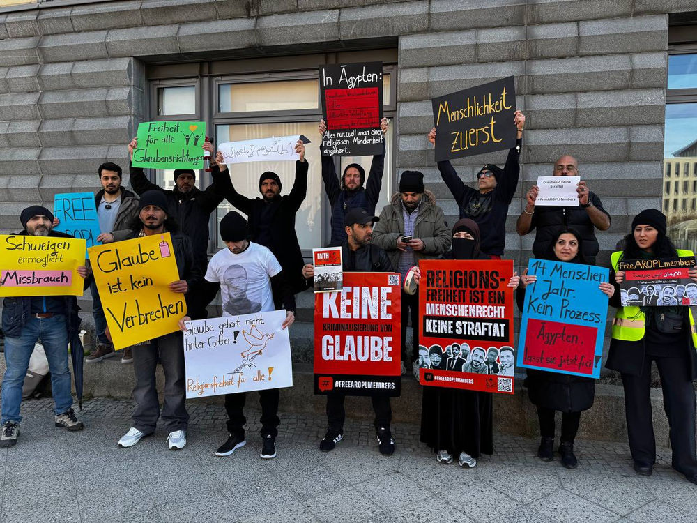 Des croyants manifestent devant l’ambassade d’Égypte en Allemagne