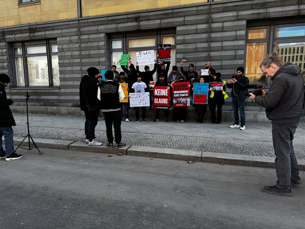 Des croyants manifestent devant l’ambassade d’Égypte en Allemagne