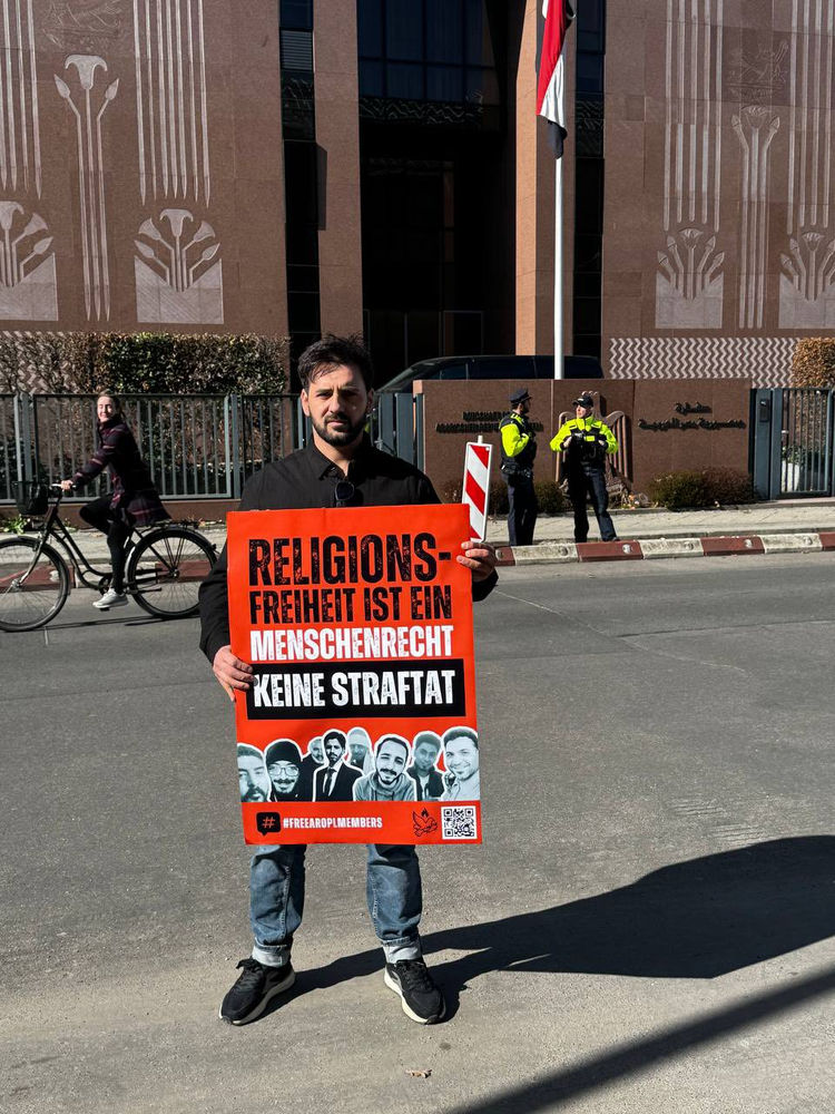 Des croyants manifestent devant l’ambassade d’Égypte en Allemagne