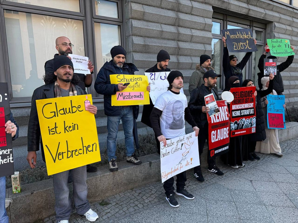 Des croyants manifestent devant l’ambassade d’Égypte en Allemagne
