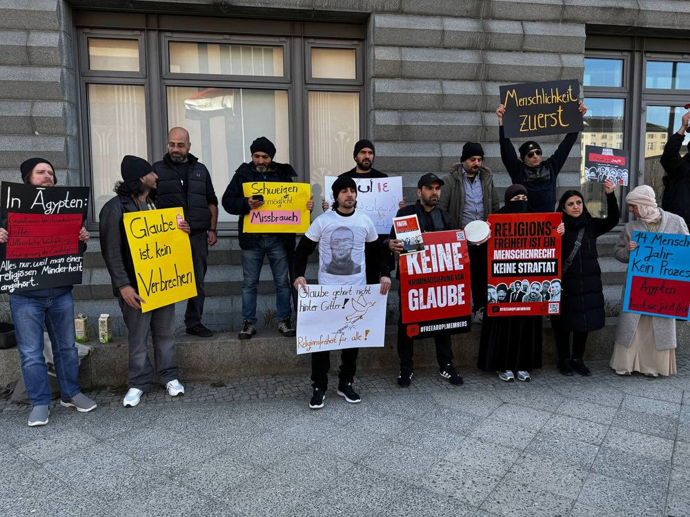 Des croyants manifestent devant l’ambassade d’Égypte en Allemagne