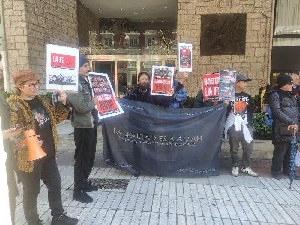 Des croyants manifestent devant l’ambassade d’Égypte en Espagne