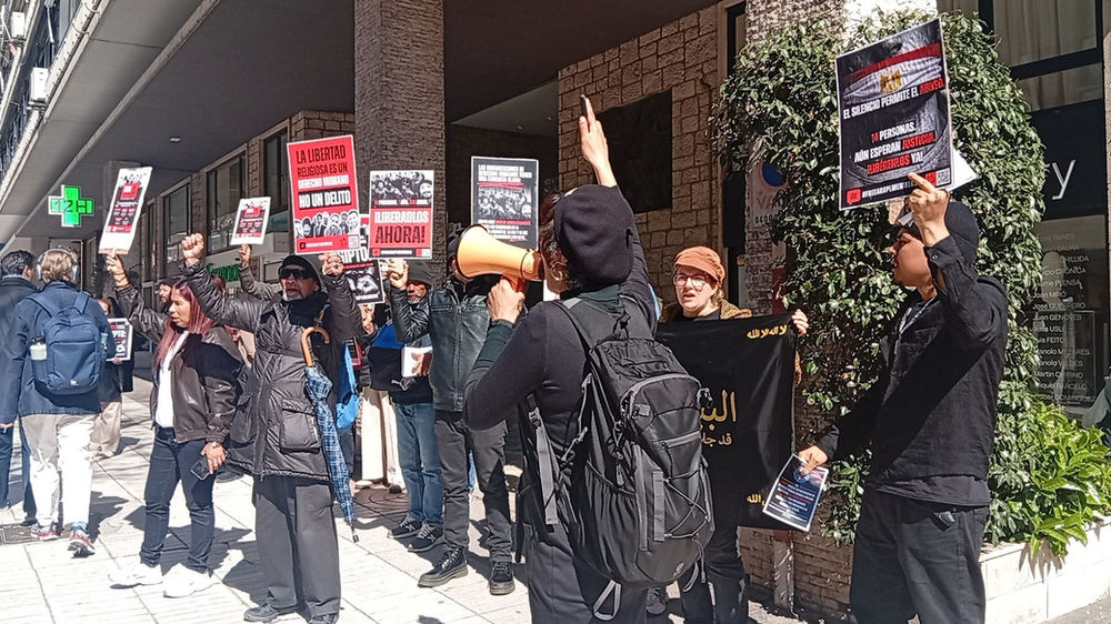 Des croyants manifestent devant l’ambassade d’Égypte en Espagne
