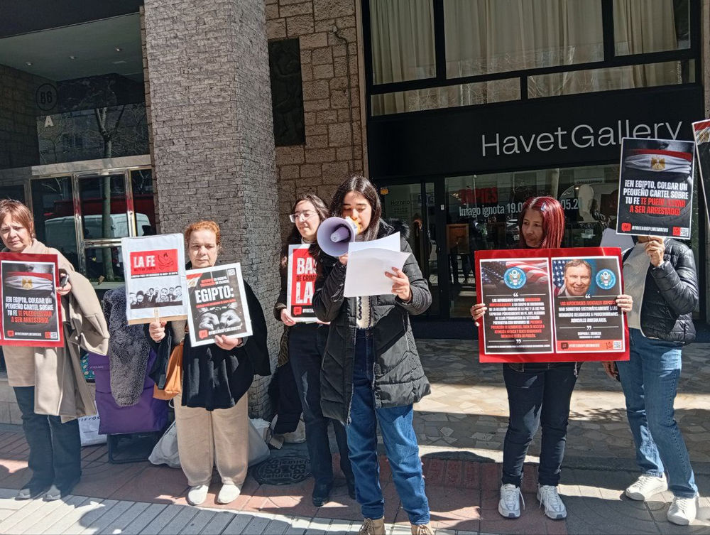 Des croyants manifestent devant l’ambassade d’Égypte en Espagne