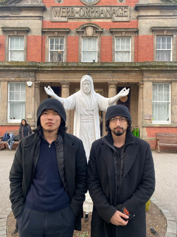 Zhongqi Zhuang (à gauche) et Nurxat (à droite) au siège de l’AROPL