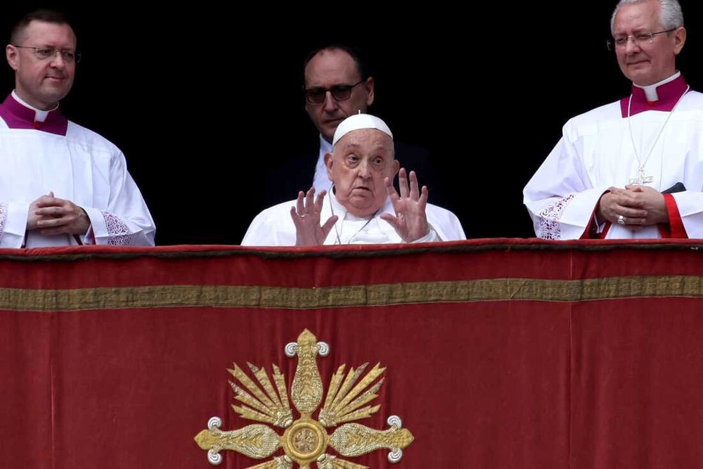 Le pape François prononçant son dernier discours du dimanche de Pâques